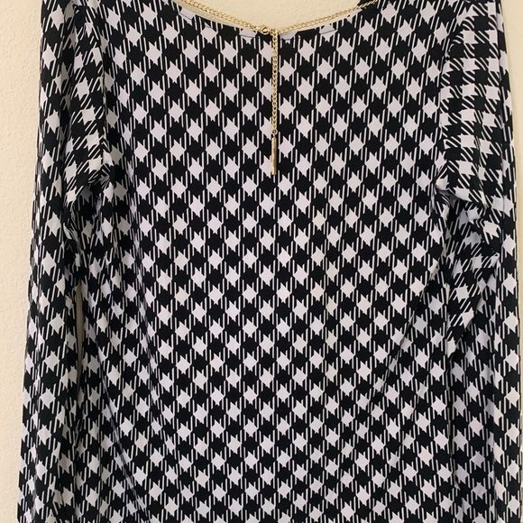 Michael Kors Black and White long Sleeve top w/ Gold Tone Chain for Necklace - Picture 1 of 3